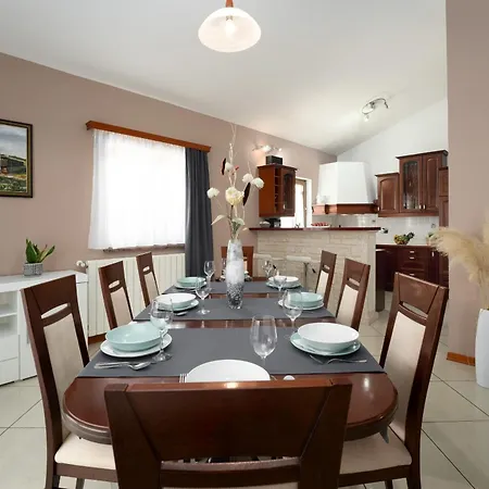 Beautiful Dani With Panoramic View In Vizina *