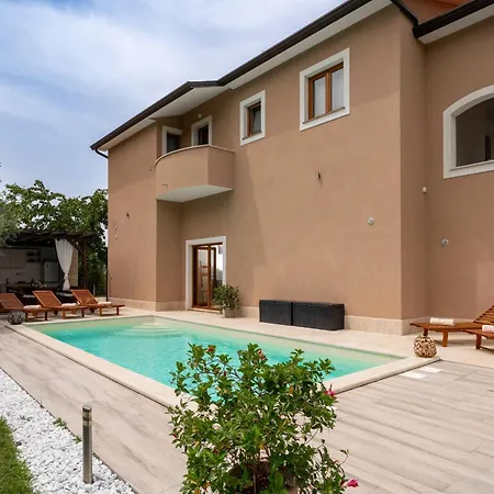 Villa Beautiful Dani With Panoramic View In Vizina *