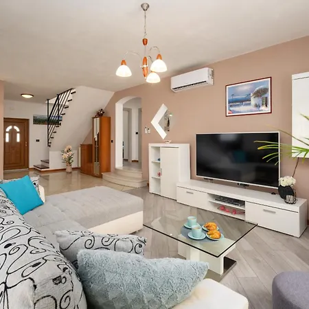 Beautiful Dani With Panoramic View In Vizina Villa Vizinada