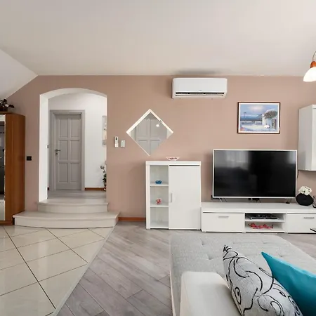 Villa Beautiful Dani With Panoramic View In Vizina *