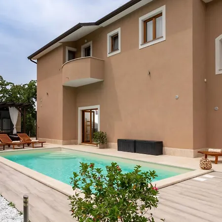 Villa Beautiful Dani With Panoramic View In Vizina *