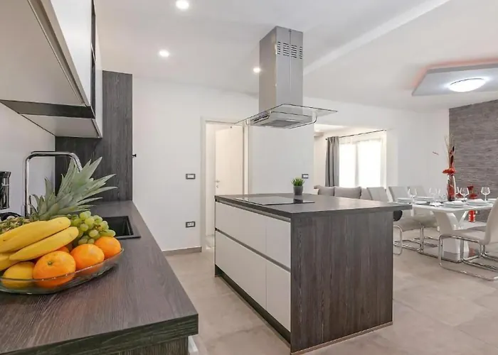 Beautiful Dani With Panoramic View In Vizina Villa