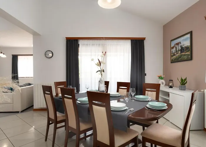 Villa Beautiful Dani With Panoramic View In Vizina