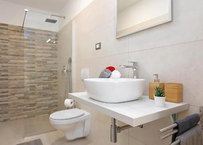 Villa Beautiful Dani With Panoramic View In Vizina