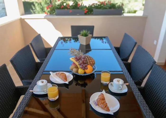 Beautiful Dani With Panoramic View In Vizina *