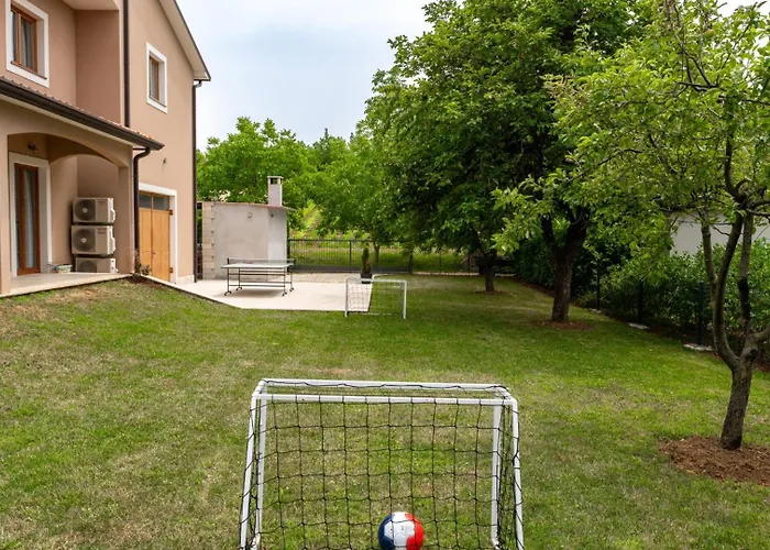 Beautiful Dani With Panoramic View In Vizina